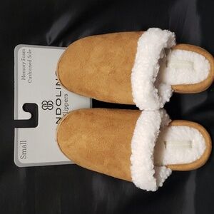 Bandolino NWT Faux Suede and Shearling Clog Style Slipper, 5-6